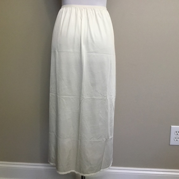 Vintage VANITY FAIR cream lace maxi half slip M - Picture 3 of 5